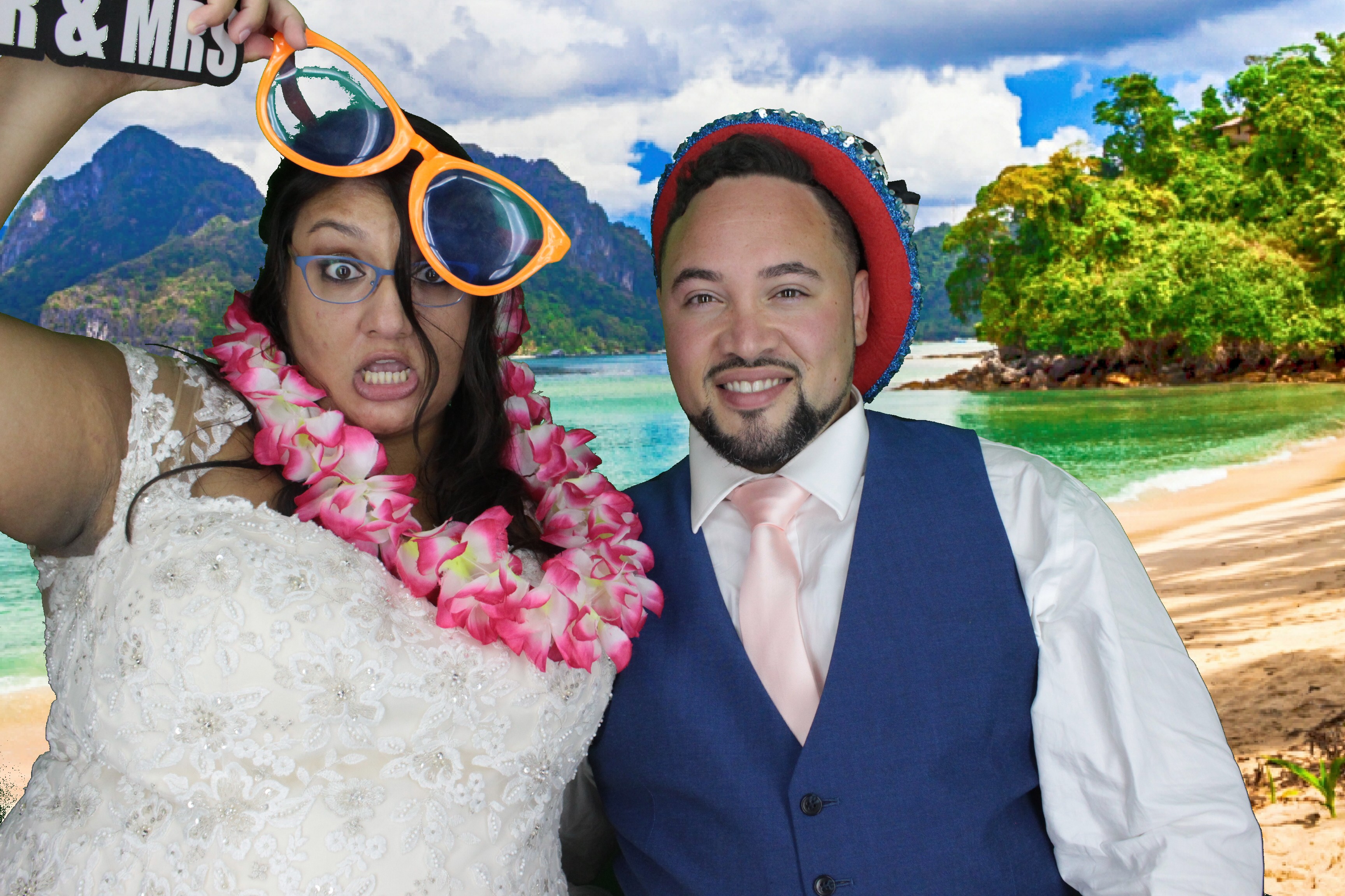 Mr & Mrs Ryan | View more photos from the event at gallery.myphotoboothexperience.co.uk/u/MyPhotoBoothExperienceLtd/Mr-Mrs-Ryan